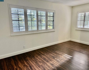 202 Kelley Ln - Photo Thumbnail 10