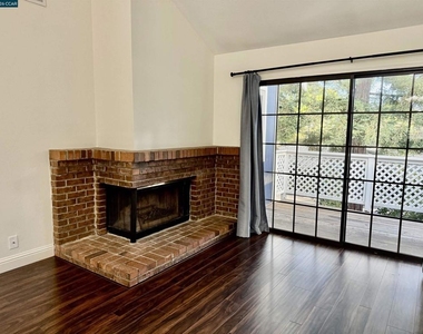 202 Kelley Ln - Photo Thumbnail 2