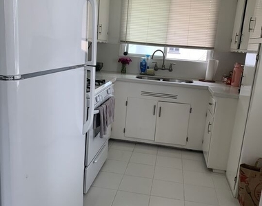 1470 S Sherbourne Drive - Photo Thumbnail 2