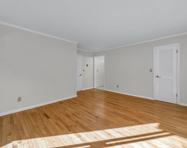 9061 Keith Avenue - Photo Thumbnail 12