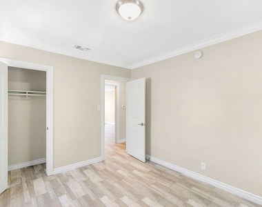 8613 1/4 W Olympic Boulevard - Photo Thumbnail 7