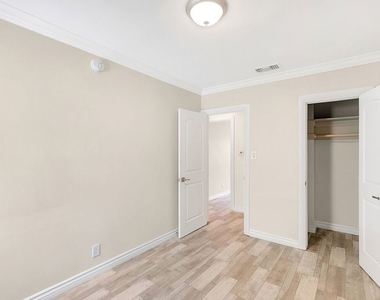 8613 1/4 W Olympic Boulevard - Photo Thumbnail 9