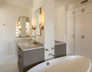 1424 N Crescent Heights Boulevard - Photo Thumbnail 7