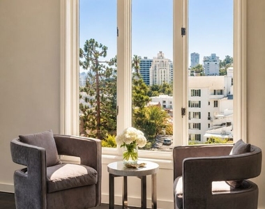1424 N Crescent Heights Boulevard - Photo Thumbnail 4