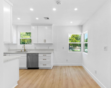1722 Bel Aire Drive - Photo Thumbnail 10