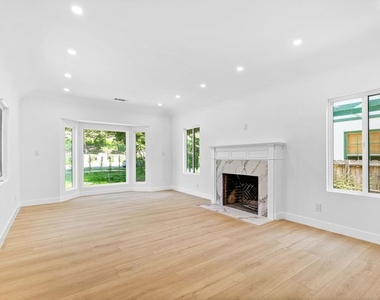 1722 Bel Aire Drive - Photo Thumbnail 7