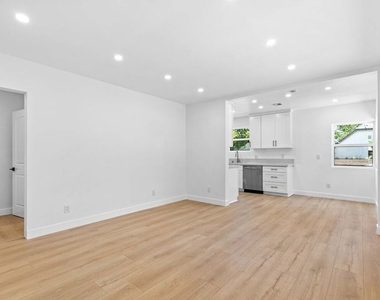 1722 Bel Aire Drive - Photo Thumbnail 8
