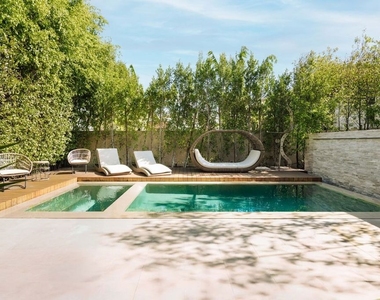 366 Huntley Drive - Photo Thumbnail 1