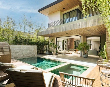 366 Huntley Drive - Photo Thumbnail 23