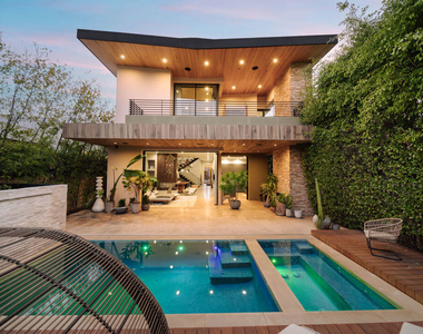 366 Huntley Drive - Photo Thumbnail 24