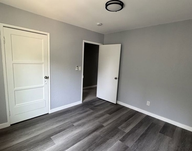 1255 Velasco Street - Photo Thumbnail 11