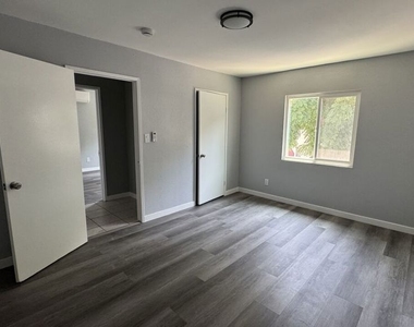 1255 Velasco Street - Photo Thumbnail 9