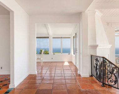 206 Bellino Drive - Photo Thumbnail 8