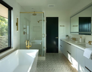 3147 Hollyridge Drive - Photo Thumbnail 6