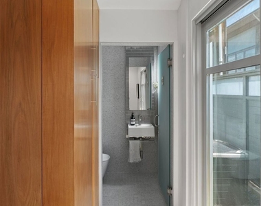 512 Brooks Avenue - Photo Thumbnail 11