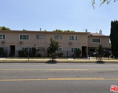 6150 Radford Avenue - Photo Thumbnail 12