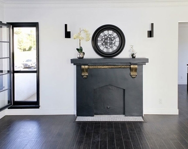 8216 Willoughby Avenue - Photo Thumbnail 1