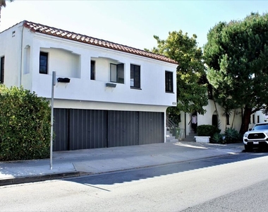 8216 Willoughby Avenue - Photo Thumbnail 11