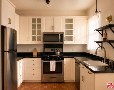 830 N Gardner Street Street - Photo Thumbnail 4