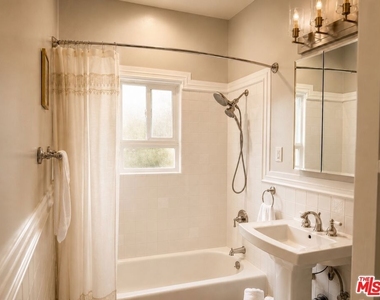830 N Gardner Street Street - Photo Thumbnail 6