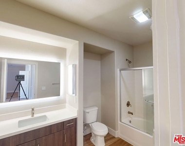 1041 Glendon Avenue - Photo Thumbnail 8