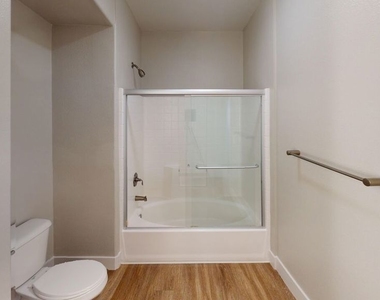 1041 Glendon Avenue - Photo Thumbnail 19