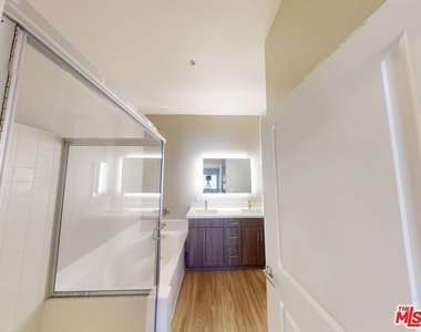 1041 Glendon Avenue - Photo Thumbnail 12