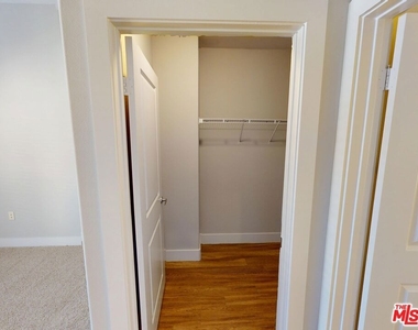 1041 Glendon Avenue - Photo Thumbnail 14