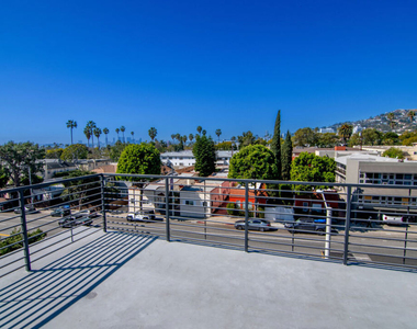 1236 N Fairfax Avenue - Photo Thumbnail 12