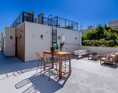 1236 N Fairfax Avenue - Photo Thumbnail 18