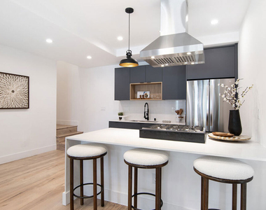 1236 N Fairfax Avenue - Photo Thumbnail 5