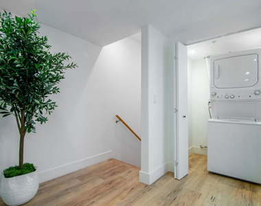 1236 N Fairfax Avenue - Photo Thumbnail 11