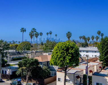 1236 N Fairfax Avenue - Photo Thumbnail 16