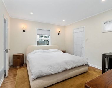 8472 Oakwood Avenue - Photo Thumbnail 12