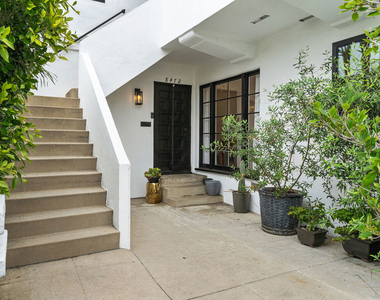 8472 Oakwood Avenue - Photo Thumbnail 2