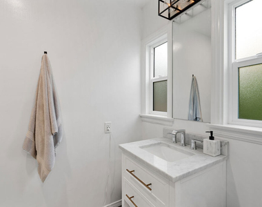 8472 Oakwood Avenue - Photo Thumbnail 13