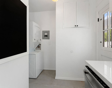 8472 Oakwood Avenue - Photo Thumbnail 11