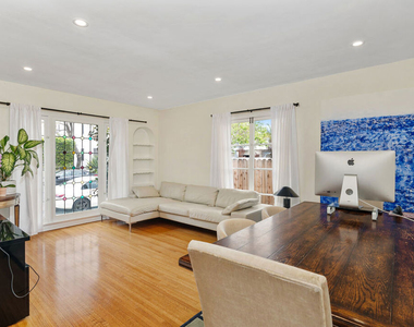 8472 Oakwood Avenue - Photo Thumbnail 5