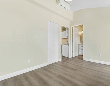 1130 Ashland Avenue - Photo Thumbnail 6