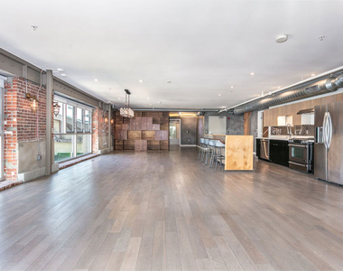 527 Molino Street - Photo Thumbnail 14