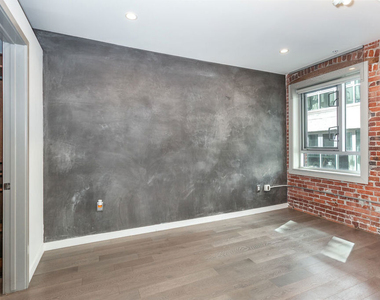 527 Molino Street - Photo Thumbnail 12