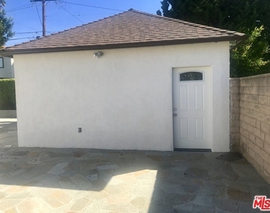 1930 S Bentley Avenue - Photo Thumbnail 9