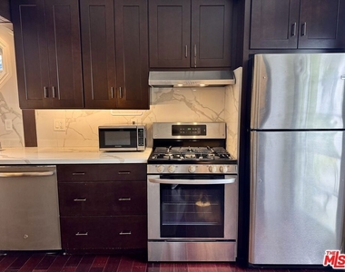 921 S Spaulding Avenue - Photo Thumbnail 1