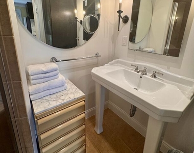 921 S Spaulding Avenue - Photo Thumbnail 3