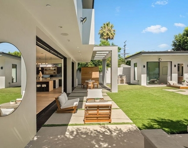 14812 Morrison Street - Photo Thumbnail 31