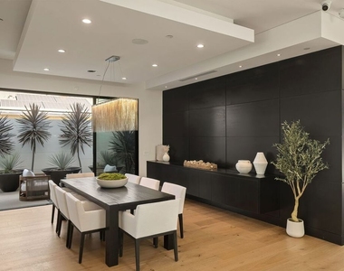 14812 Morrison Street - Photo Thumbnail 7