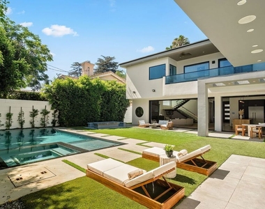 14812 Morrison Street - Photo Thumbnail 35