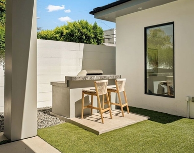 14812 Morrison Street - Photo Thumbnail 38