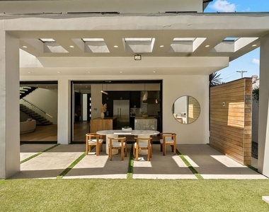 14812 Morrison Street - Photo Thumbnail 36