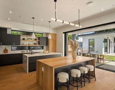 14812 Morrison Street - Photo Thumbnail 19